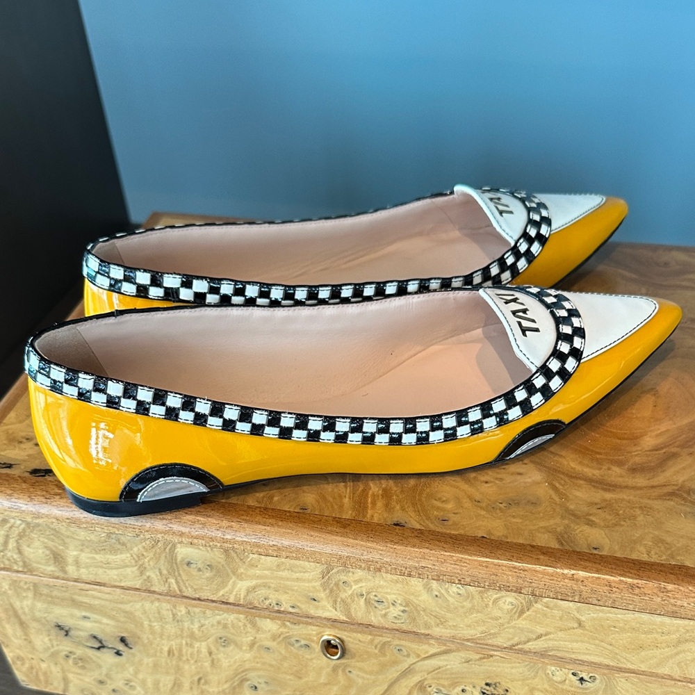 kate spade Yellow, White & Black 'TAXI' Pointed Toe Flats - Picture 4 of 6